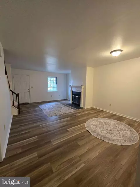Living - 806 Woodcrest Dr, Dover, DE 19904 photo 3 of 4