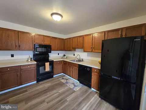 Kitchen - 806 Woodcrest Dr, Dover, DE 19904 photo 2 of 4
