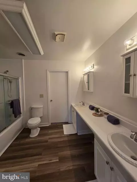 Bath - 806 Woodcrest Dr, Dover, DE 19904 photo 1 of 3