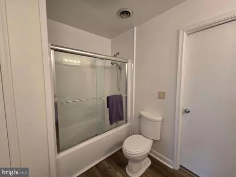 Bath - 806 Woodcrest Dr, Dover, DE 19904 photo 3 of 3