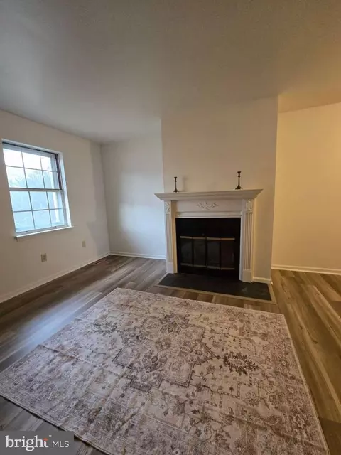 Living - 806 Woodcrest Dr, Dover, DE 19904 photo 1 of 4
