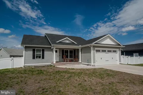 89 Mayflower Dr, Felton, DE 19943