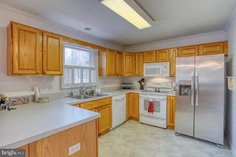 Kitchen - 39 Joan Ct, Dover, DE 19904 photo 2 of 5