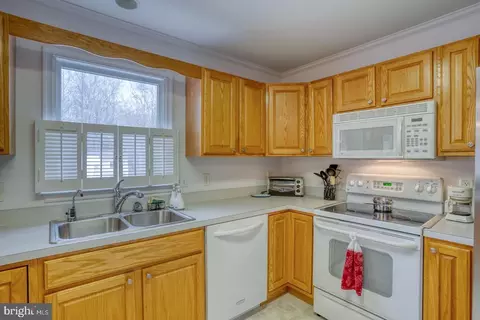 Kitchen - 39 Joan Ct, Dover, DE 19904 photo 4 of 5