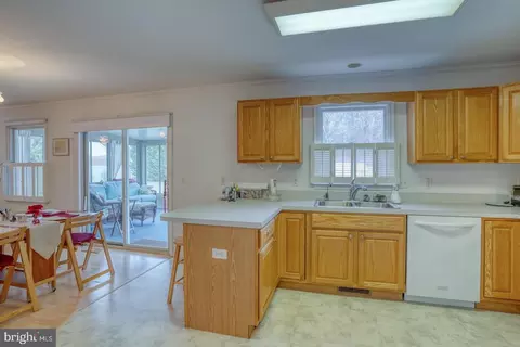 Kitchen - 39 Joan Ct, Dover, DE 19904 photo 3 of 5