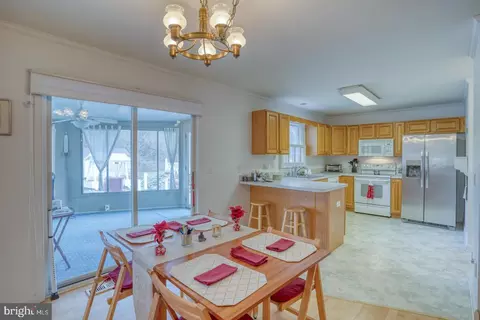 Dining - 39 Joan Ct, Dover, DE 19904 photo 2 of 2