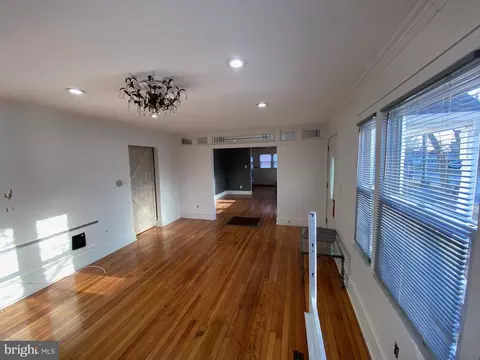 Living - 532 Main St, Dover, DE 19901 photo 2 of 9