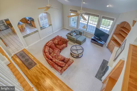 Living - 634 Brookfield Dr, Dover, DE 19901 photo 8 of 10