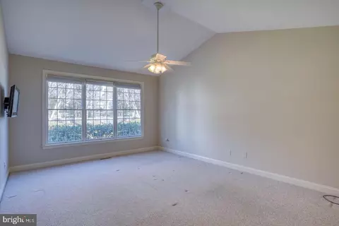 Living - 634 Brookfield Dr, Dover, DE 19901 photo 10 of 10