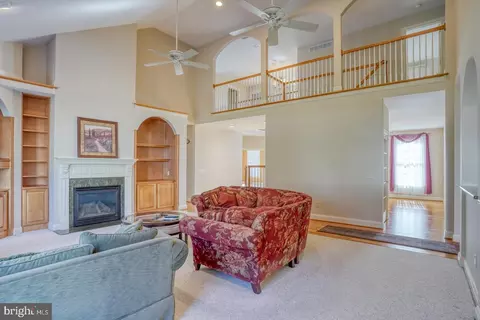Living - 634 Brookfield Dr, Dover, DE 19901 photo 6 of 10