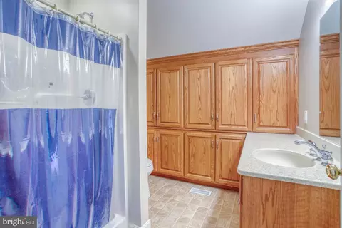 Bath - 634 Brookfield Dr, Dover, DE 19901 photo 3 of 3