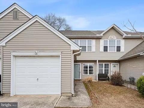 35 Periwinkle Ct, Dover, DE 19904