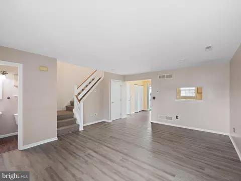 Living - 35 Periwinkle Ct, Dover, DE 19904 photo 3 of 4