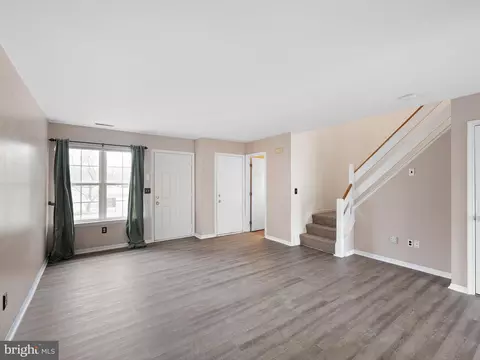Living - 35 Periwinkle Ct, Dover, DE 19904 photo 2 of 4
