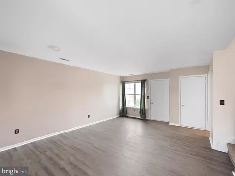 Living - 35 Periwinkle Ct, Dover, DE 19904 photo 1 of 4