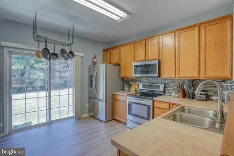 Kitchen - 172 Lexington Pl, Dover, DE 19901 photo 2 of 2