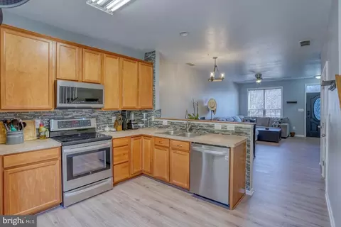 Kitchen - 172 Lexington Pl, Dover, DE 19901 photo 1 of 2