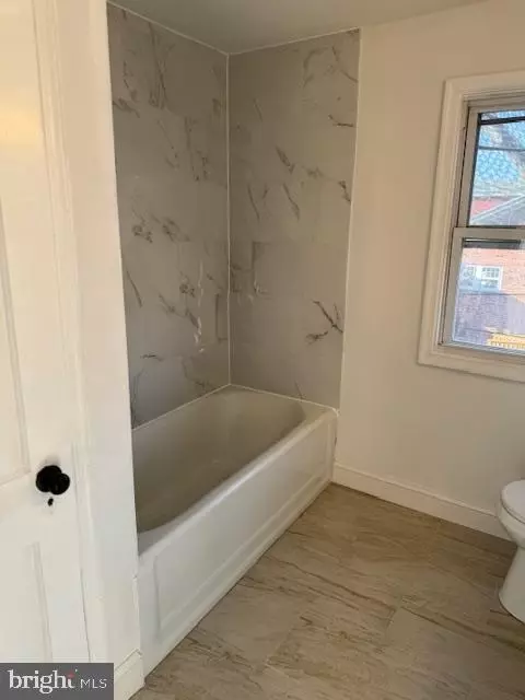 Bath - 906 S State St, Dover, DE 19901 photo 2 of 3