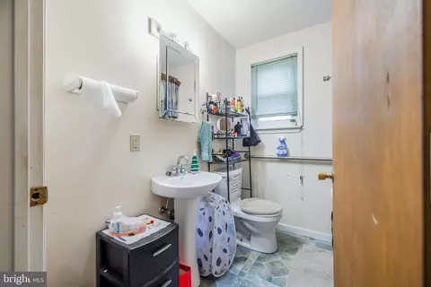 Bath - 6 W Bradys Ln, Dover, DE 19901 photo 1 of 3