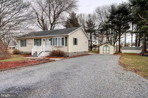 460 Silver Leaf Ln, Dover, DE 19901