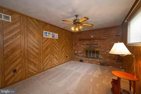 Living - 843 Townsend Blvd, Dover, DE 19901 photo 6 of 8