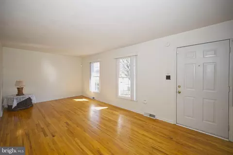 Living - 843 Townsend Blvd, Dover, DE 19901 photo 2 of 8