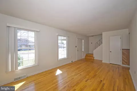 Living - 843 Townsend Blvd, Dover, DE 19901 photo 4 of 8