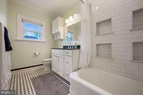 Bath - 315 N State St, Dover, DE 19901 photo 2 of 2