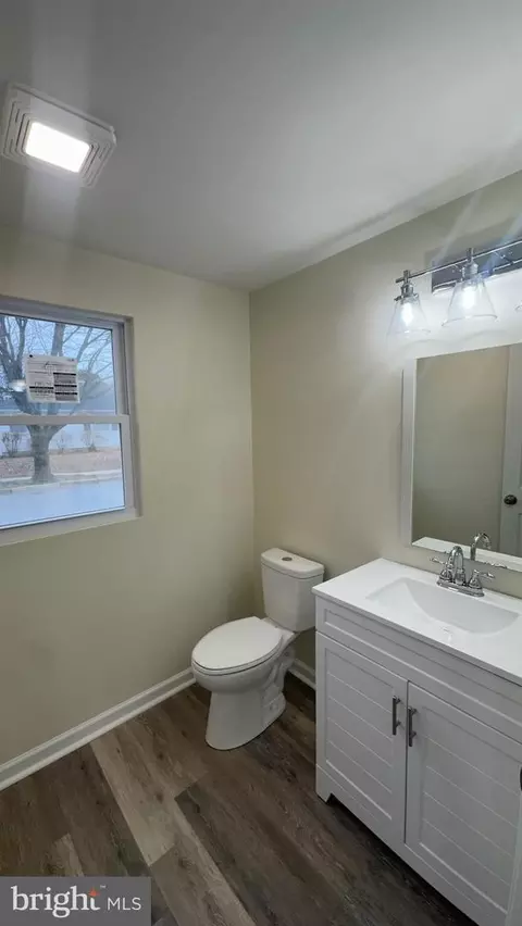 Bath - 118 N Queen St, Dover, DE 19904 photo 1 of 2