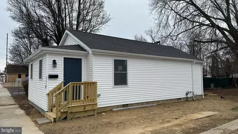 118 N Queen St, Dover, DE 19904