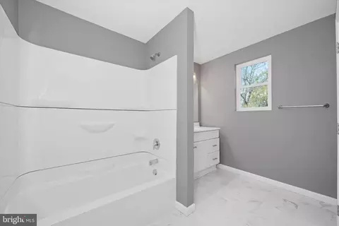 Bath - 224 Bradley Rd, Dover, DE 19901 photo 3 of 3
