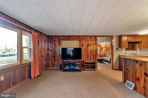 Living - 142 Mitscher Rd, Dover, DE 19901 photo 3 of 8