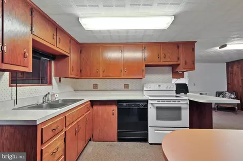 Kitchen - 142 Mitscher Rd, Dover, DE 19901 photo 2 of 2