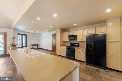 Kitchen - 15 Baltray Rd, Dover, DE 19904 photo 3 of 4