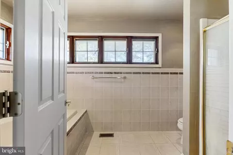 Bath - 15 Baltray Rd, Dover, DE 19904 photo 3 of 5
