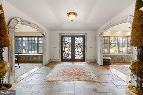 Entry Way - 15 Baltray Rd, Dover, DE 19904 photo 3 of 6