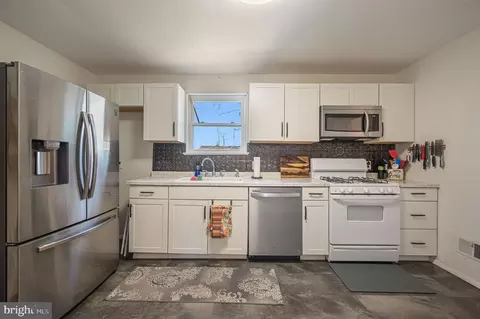Kitchen - 389 Nimitz Rd, Dover, DE 19901 photo 1 of 3