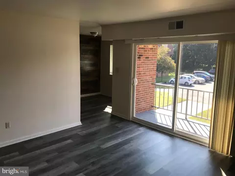 Living - 97 Par Haven Dr #J21, Dover, DE 19904 photo 1 of 2