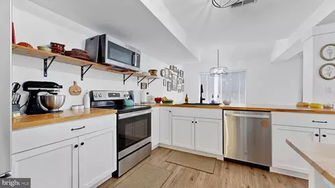 Kitchen - 433 E Wind Dr, Dover, DE 19901 photo 2 of 2