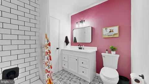 Bath - 433 E Wind Dr, Dover, DE 19901 photo 2 of 3