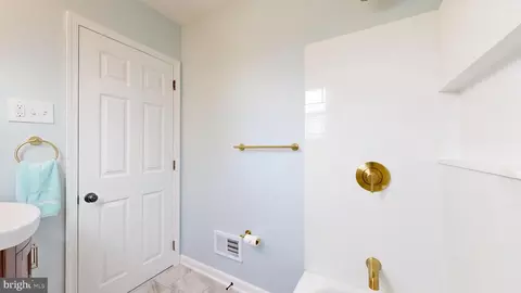 Bath - 324 Eisenhower Dr, Dover, DE 19901 photo 1 of 1