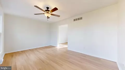 Entry Way - 324 Eisenhower Dr, Dover, DE 19901 photo 5 of 22