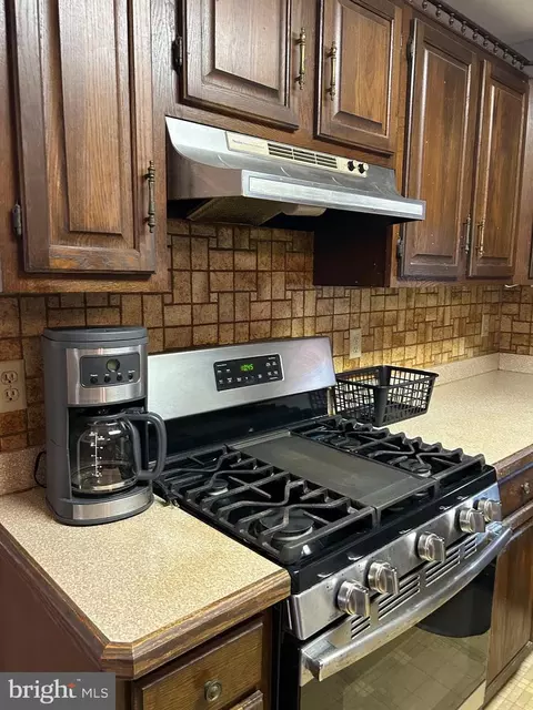Kitchen - 124 Karl Dr, Dover, DE 19901 photo 2 of 7