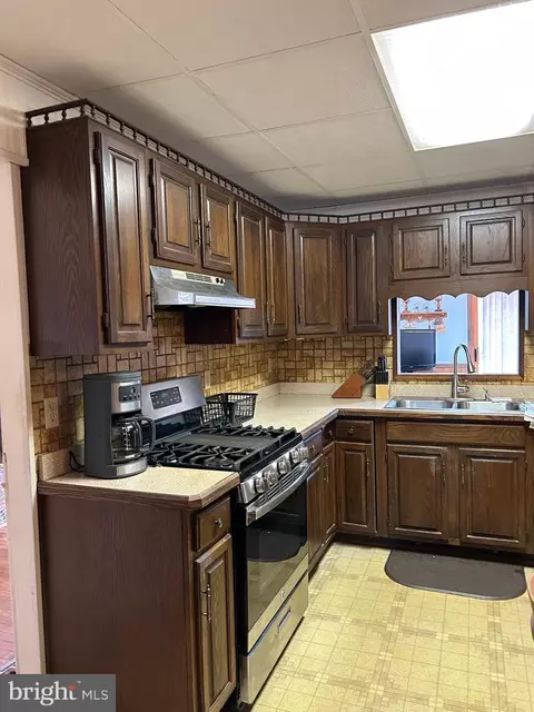 Kitchen - 124 Karl Dr, Dover, DE 19901 photo 7 of 7