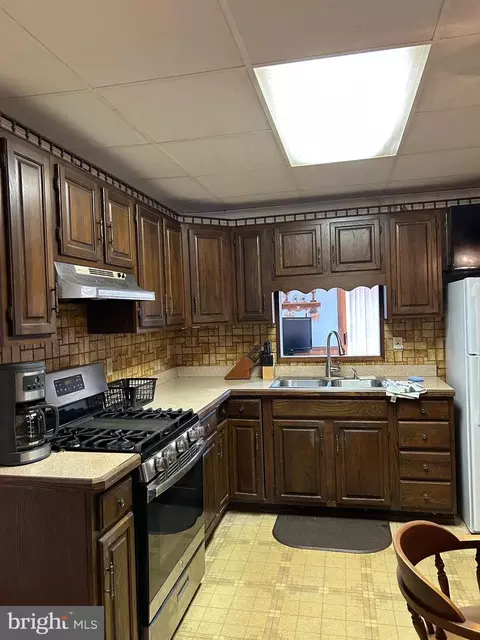 Kitchen - 124 Karl Dr, Dover, DE 19901 photo 6 of 7