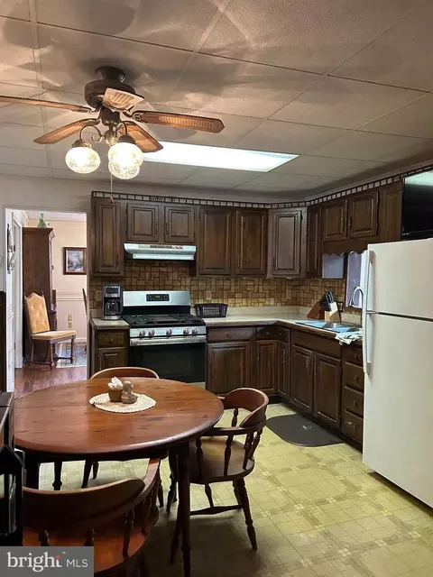 Kitchen - 124 Karl Dr, Dover, DE 19901 photo 5 of 7