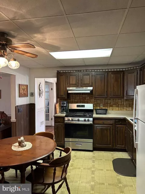 Kitchen - 124 Karl Dr, Dover, DE 19901 photo 4 of 7