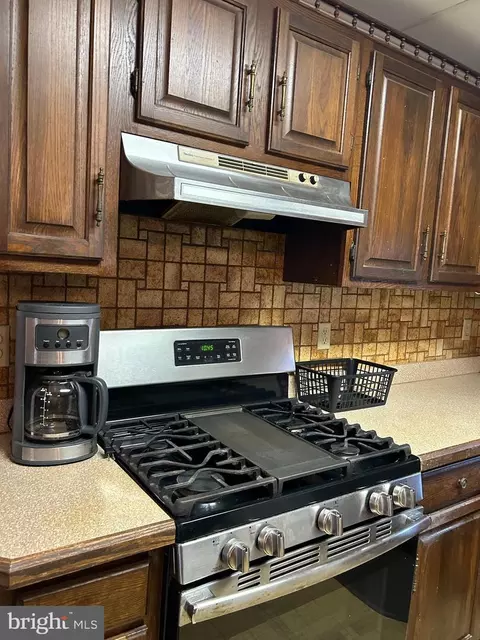 Kitchen - 124 Karl Dr, Dover, DE 19901 photo 3 of 7