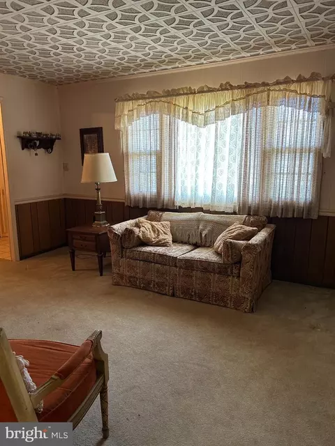Living - 124 Karl Dr, Dover, DE 19901 photo 1 of 1