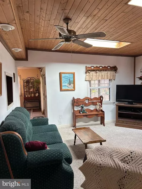 Entry Way - 124 Karl Dr, Dover, DE 19901 photo 2 of 5